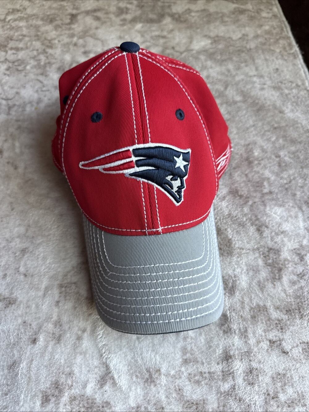 New England Patriots Reebok NFL Equipment On Field Hat L/XL Red Gray Stretch Fit